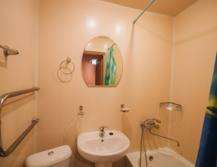 Номер эконом семейный с 1 двуспальной кроватью и 1 двухъярусной кроватью - Санаторий «Старица» Солотча